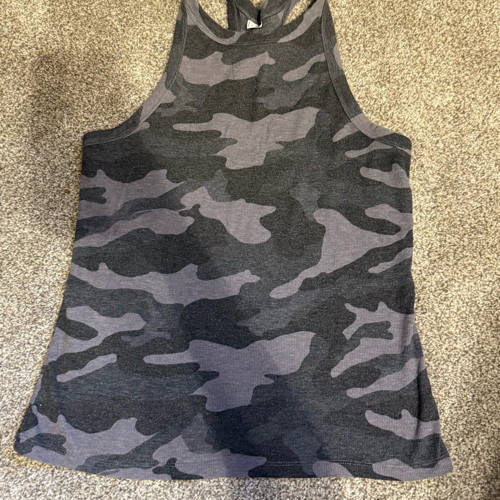 Old Navy Active Camo Gray and Black Sleeveless Tank Top Racerback Size M